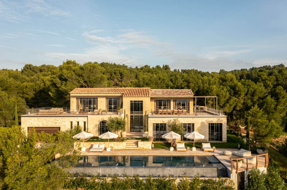 Luxury villas in Paradou