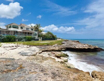 Rent Villa Linen Hydrangea: Seven Bedroom Barbados Villa for Families near Oistins & Miami Beach