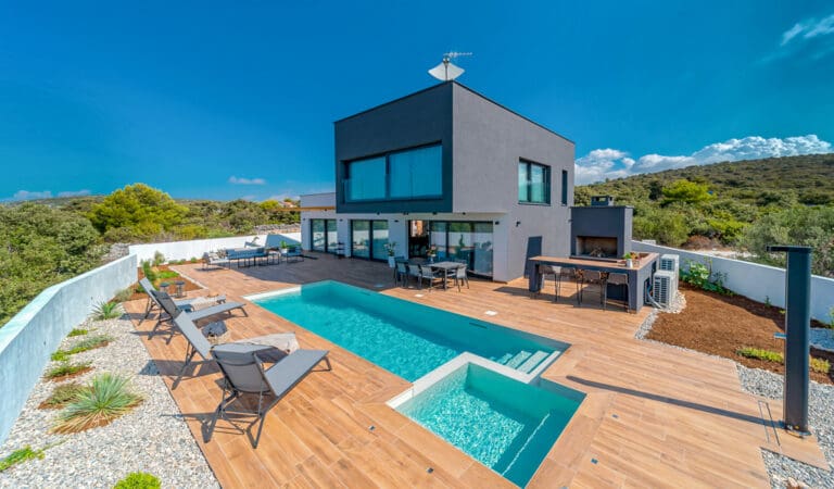 Villa Raya | 4-Bedroom Villa with Private Pool in Dvornica Rogoznica