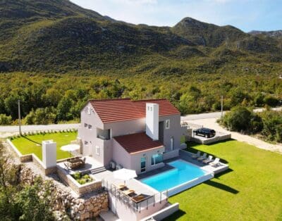 Villa Raffo | 4-Bedroom Villa with Private Pool in Vrgorac