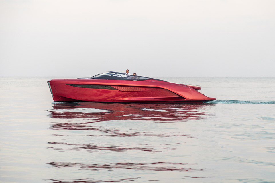 Flashy and Fast Princess R35 Yacht