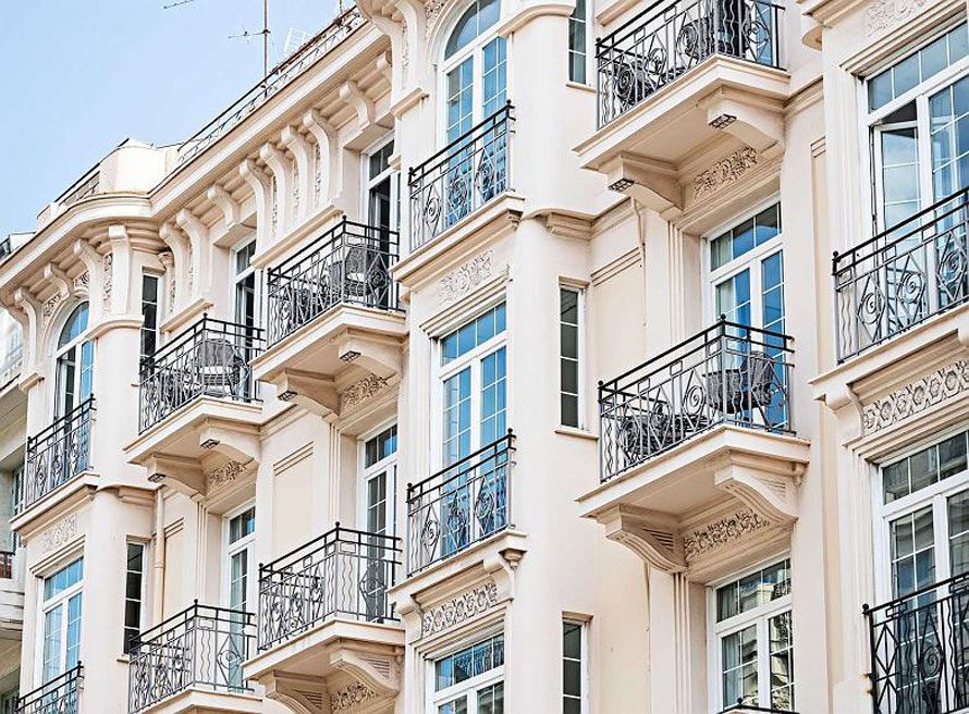 ILLUMINATED BY “HOTEL RIVIERA COLLECTION” IN NICE