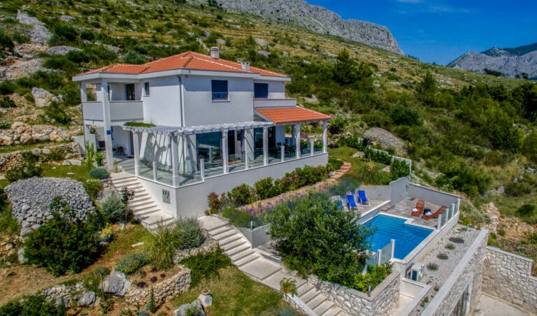 Villa Ollyn | 5-Bedroom Villa with Private Pool in Omis, Omiš