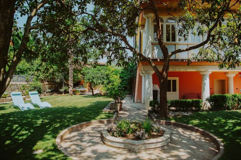Villa Alborella | 6-Bedroom Villa with Private Pool in Brescia Renzano