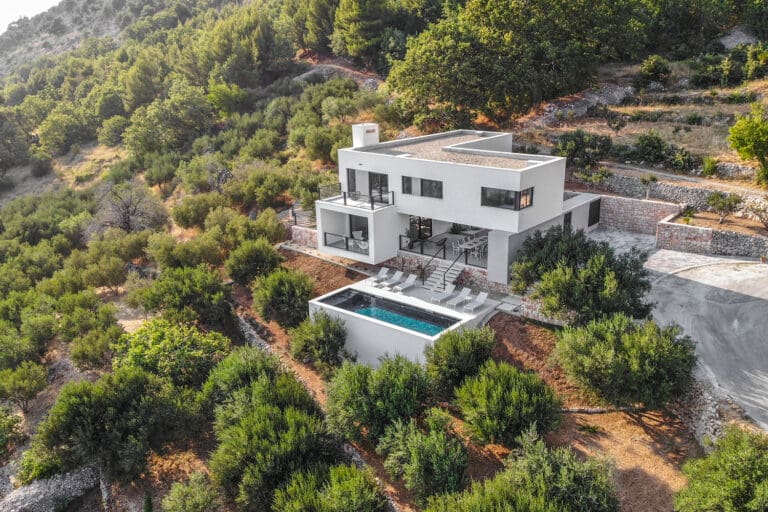 Villa Rai | 4-Bedroom Villa with Private Pool in Jesenice Dugi Rat