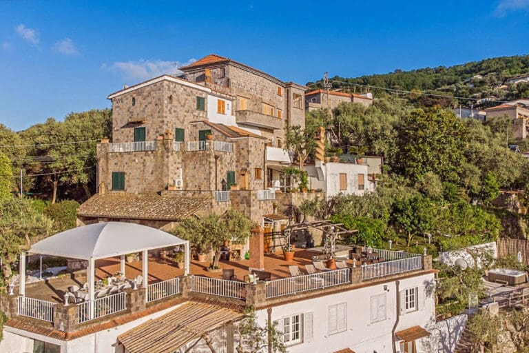 Villa Roga | 3-Bedroom Villa with Hot Tub in Priora