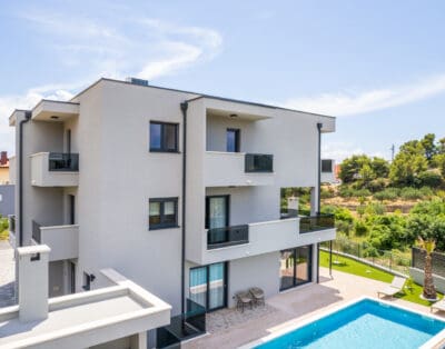 Villa Rindo | 4-Bedroom Villa with Private Pool in Podstrana