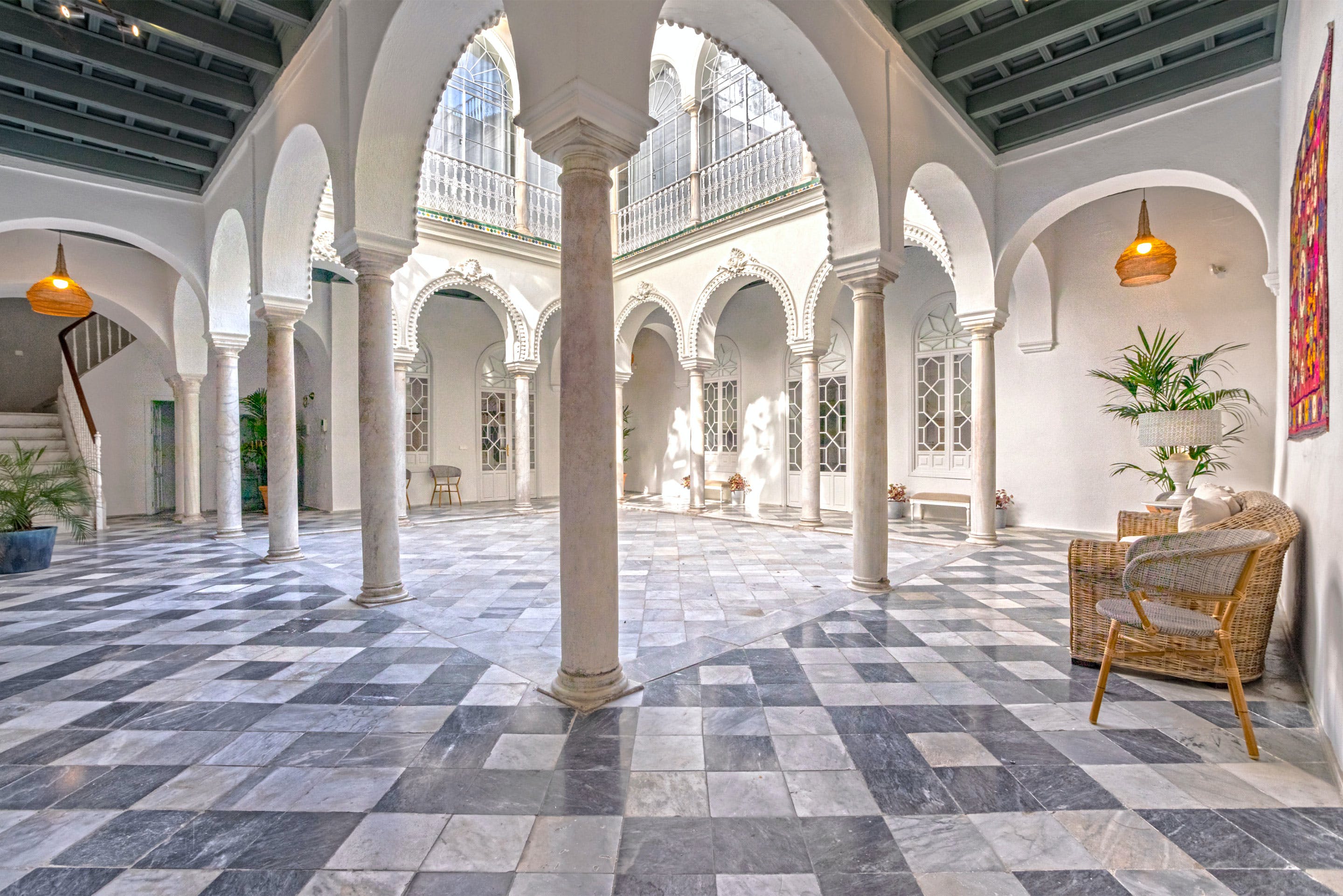 Villa Mestral Almonaster Alfalfa: Spacious 7-Bedroom Luxury Apartment with Private Terrace – Alfalfa