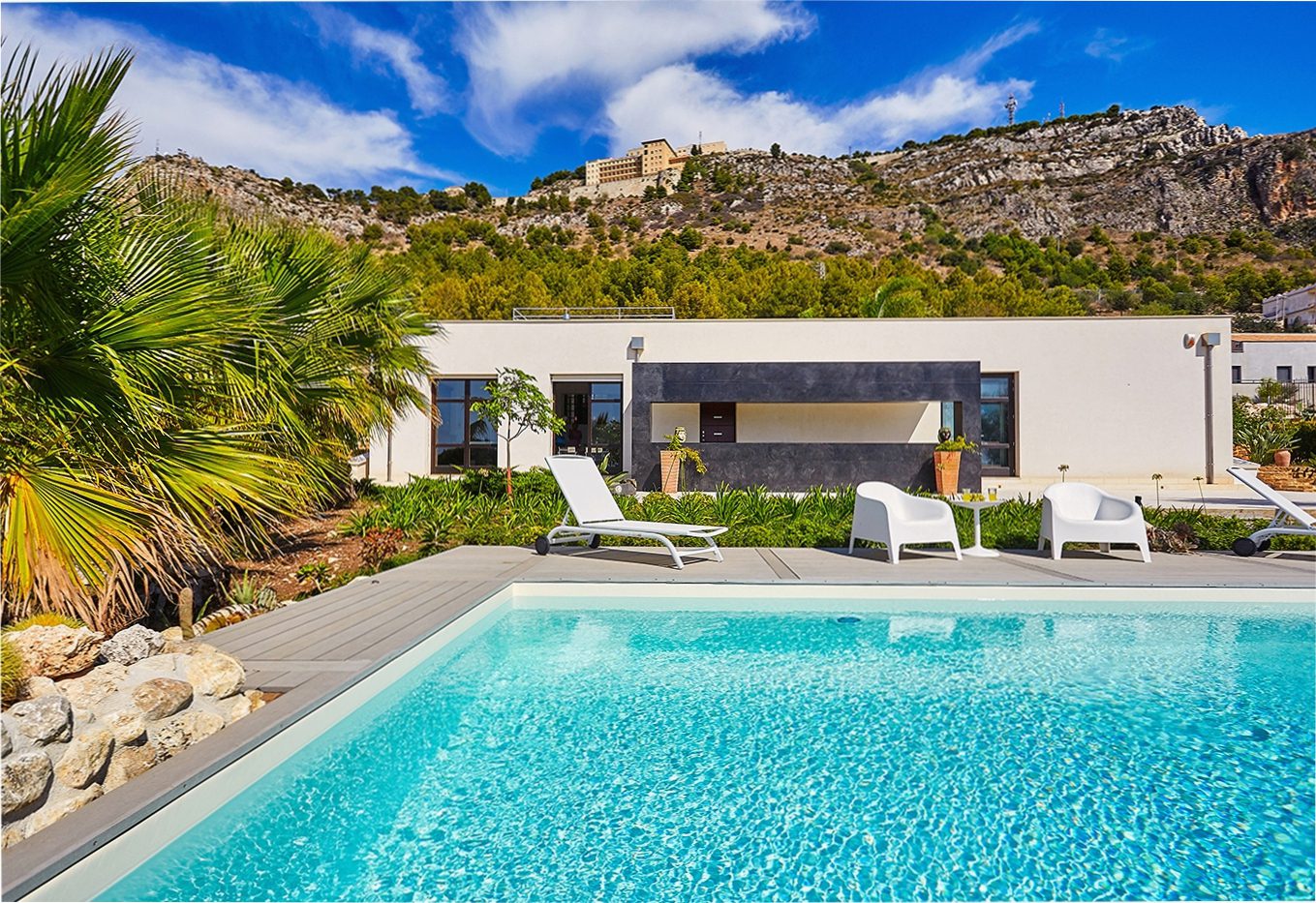 Casa Scirocco Sciacca: Luxury 3-Bedroom Apartment with Infinity Pool and Sea Views, Sicily