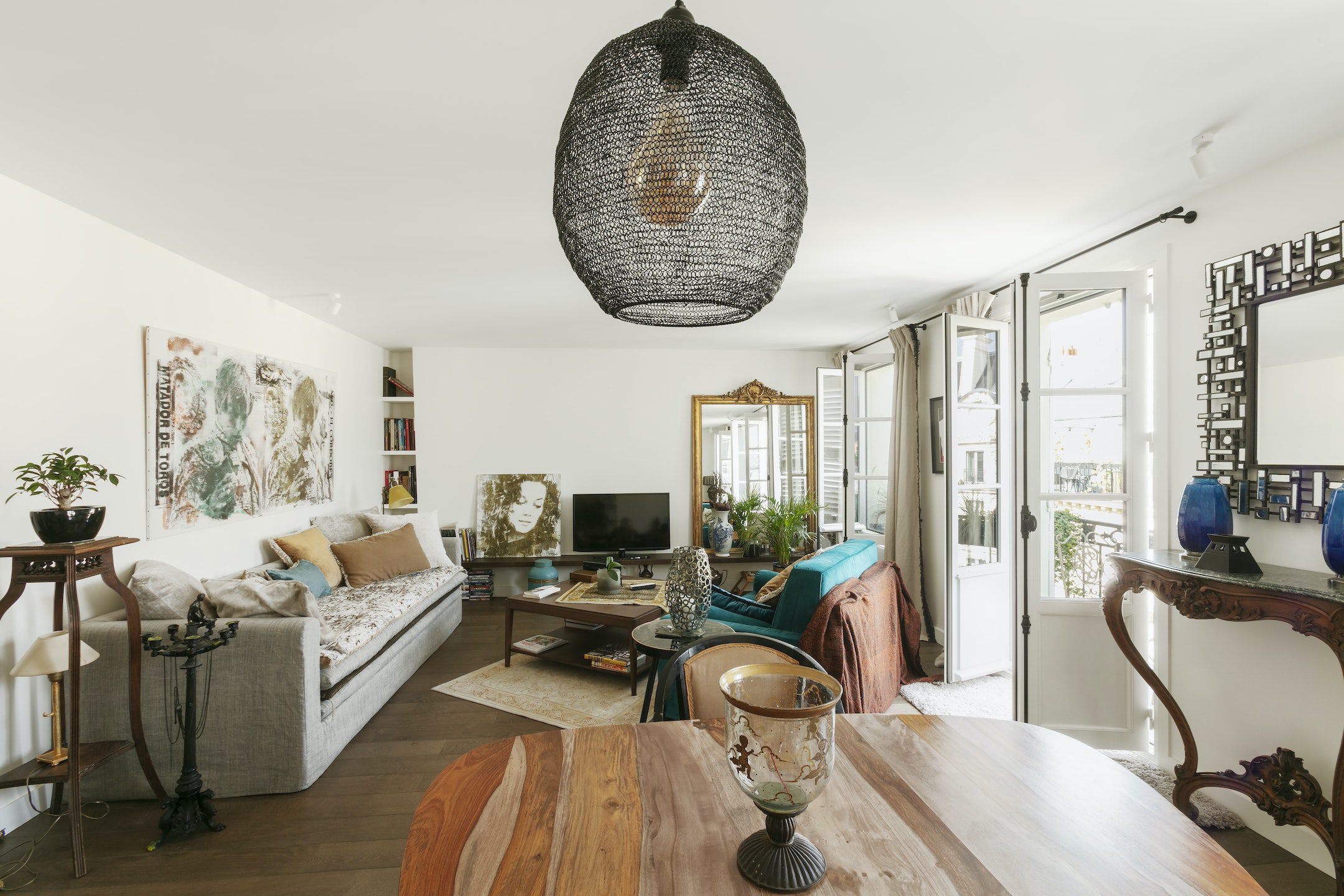 Villa Cramoisi Odeon Saint Germain des Pres – Odeon: 1-Bedroom Luxury Townhouse Apartment with Balcony – Saint Germain des Pres