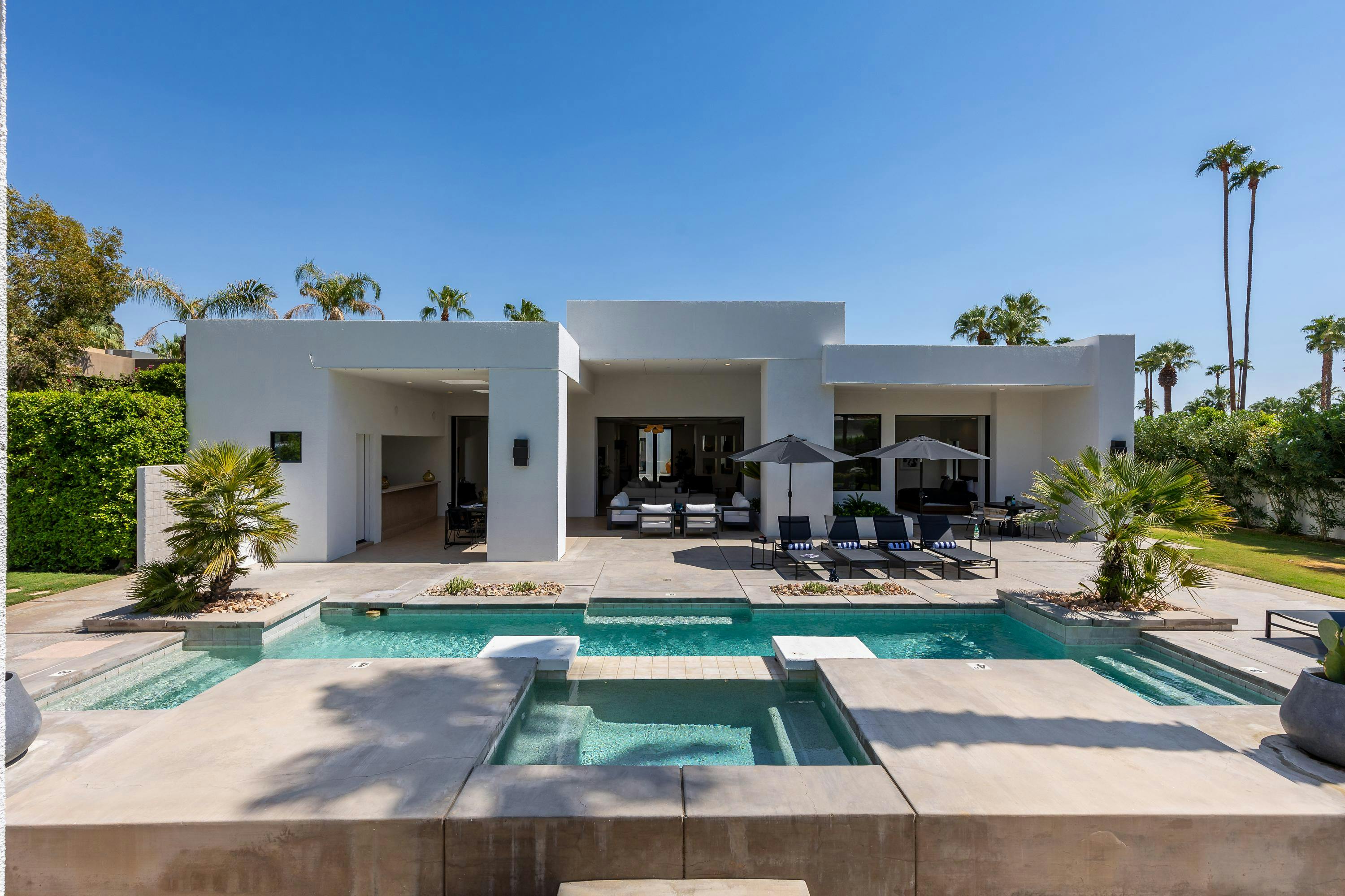 House Mesquite PalmSprings: Luxury 4-Bedroom Villa with Pool and Gym, Palm Springs