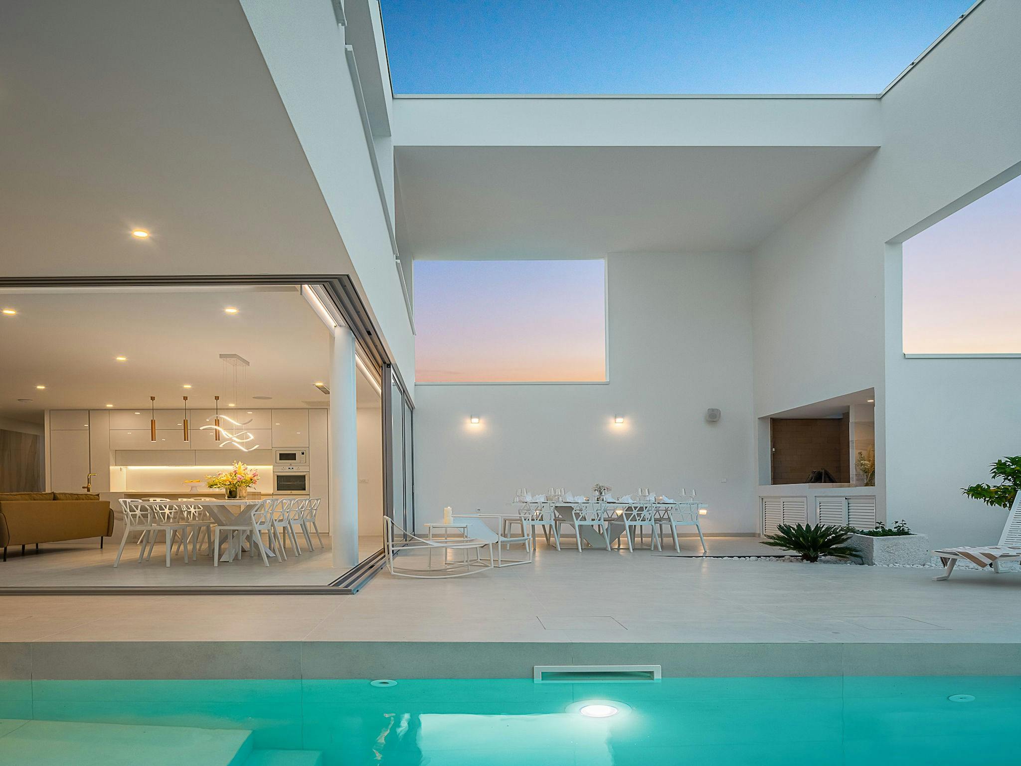 Kuca Garbino Sustipan Split: Luxury 4-Bedroom Apartment with Seaview and Hot Tub, Split
