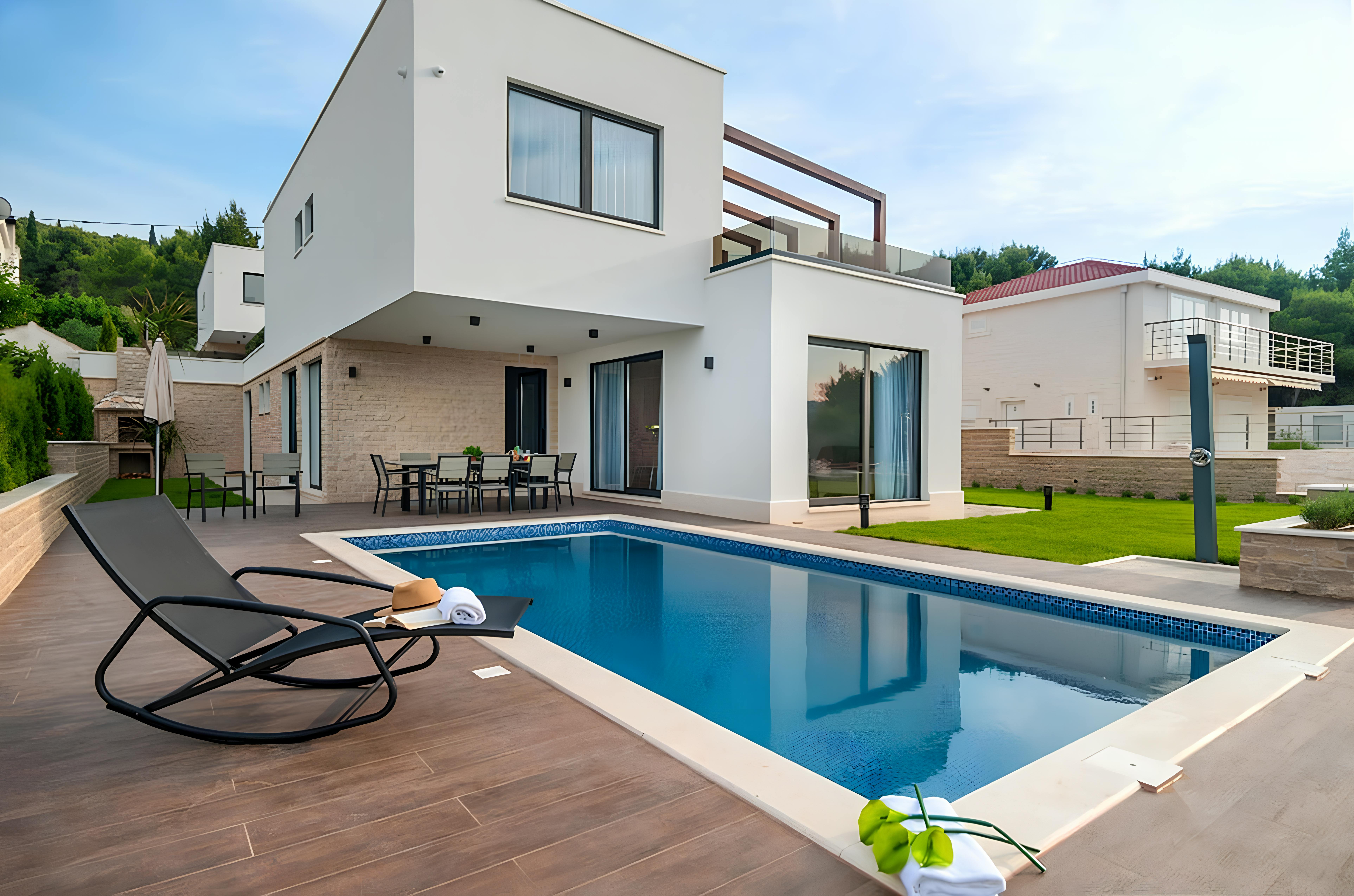 Kuca Lefkos Sustipan Split: Spacious 5-Bedroom Apartment with Pool and Seaviews, Split