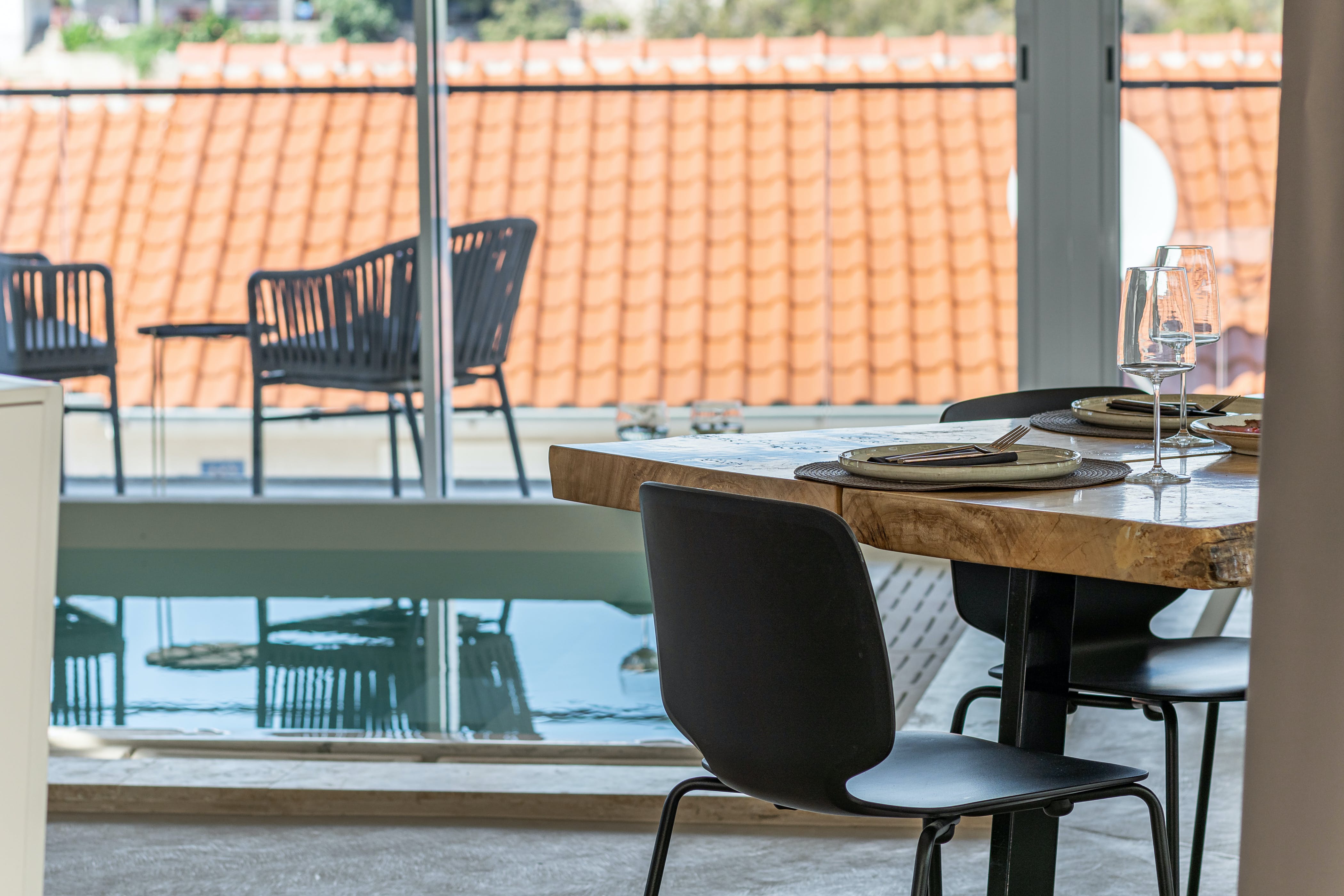 Kuca Alba Znjan Split: Spacious 4-Bedroom Apartment with Seaview and Pool, Split