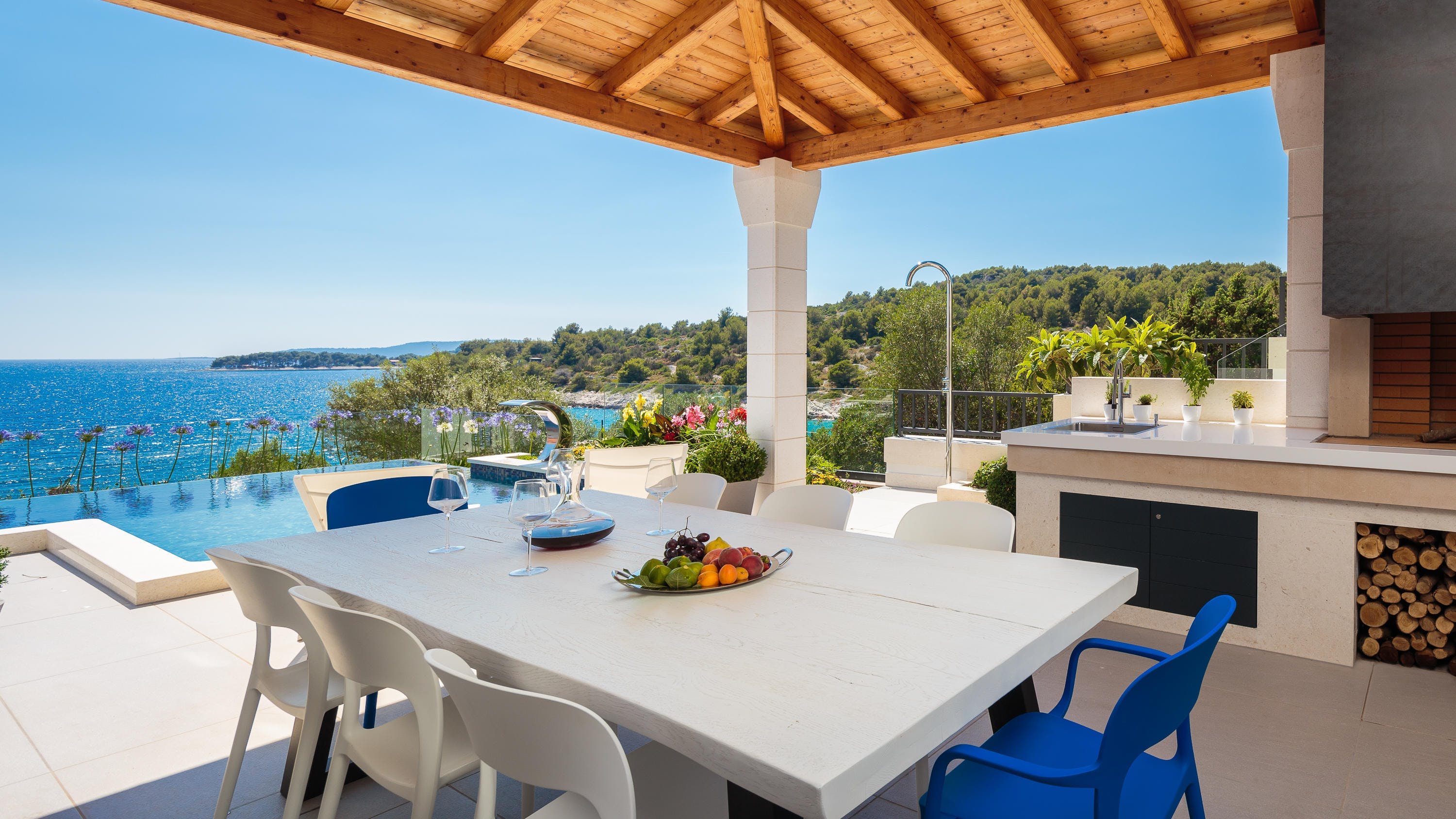 Kuca Safran Sustipan Split: Luxury 4-Bedroom Apartment with Seaview and Pool, Split