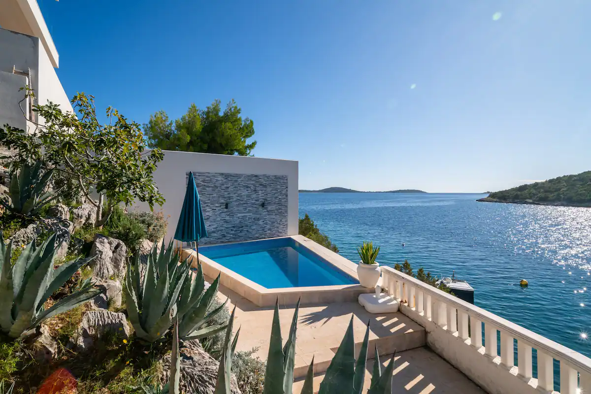 Kuca Kastro Kastela Split: Luxury 6-Bedroom Apartment with Private Pool and Seaview, Split