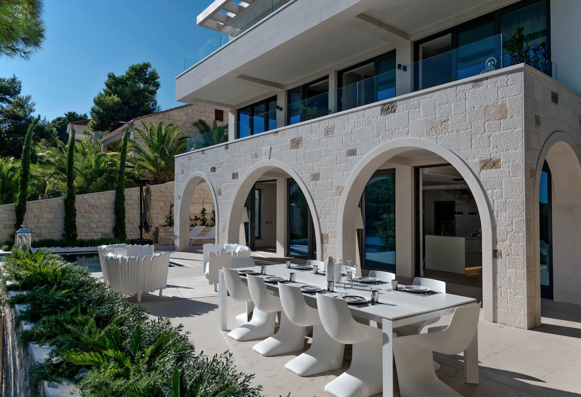 Kuca Safira Meje Split: Spacious 5-Bedroom Apartment with Pool and Seaview, Split