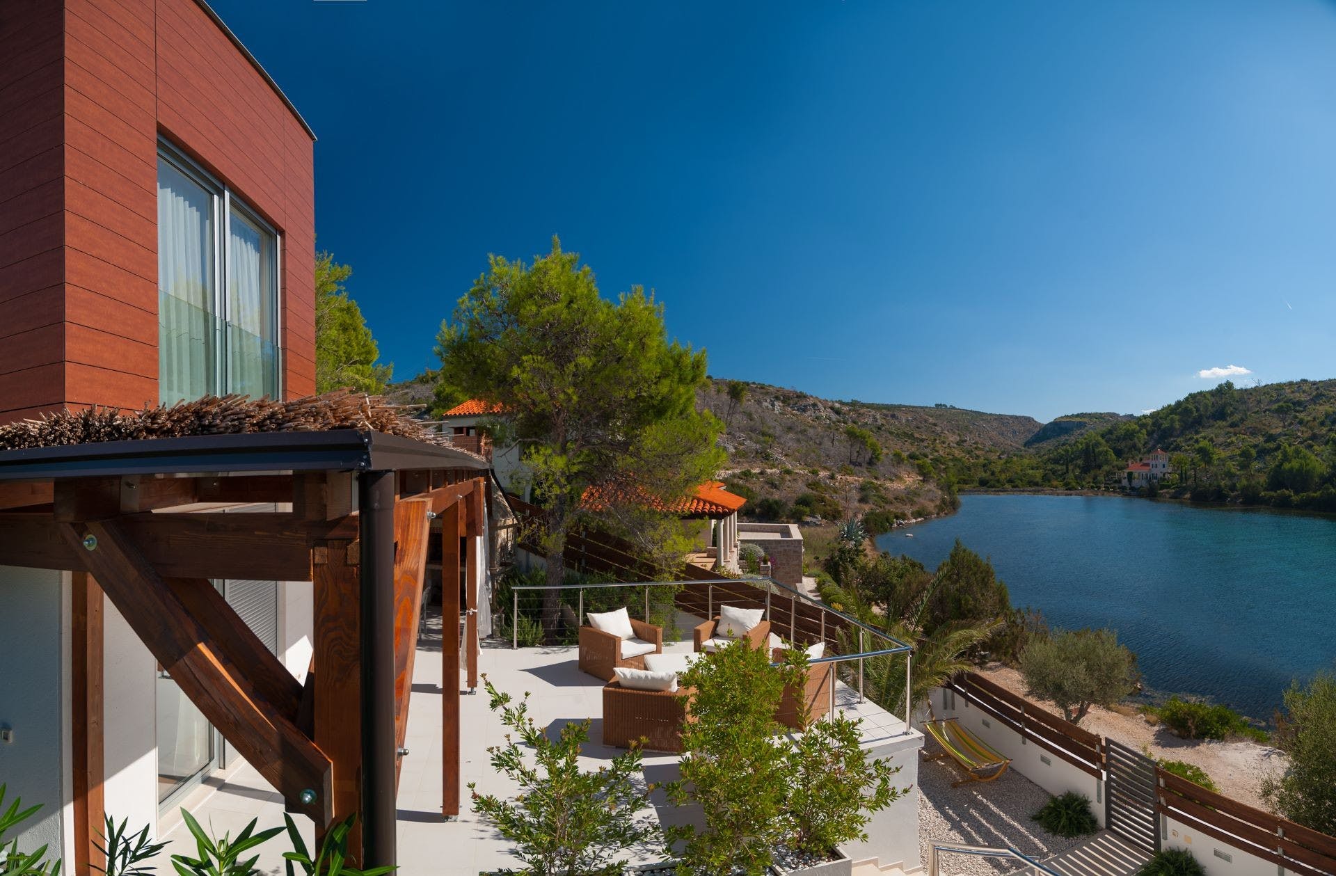 Kuca Lefki Znjan Split: 5-Bedroom Luxury Apartment with Infinity Pool and Seaview, Split