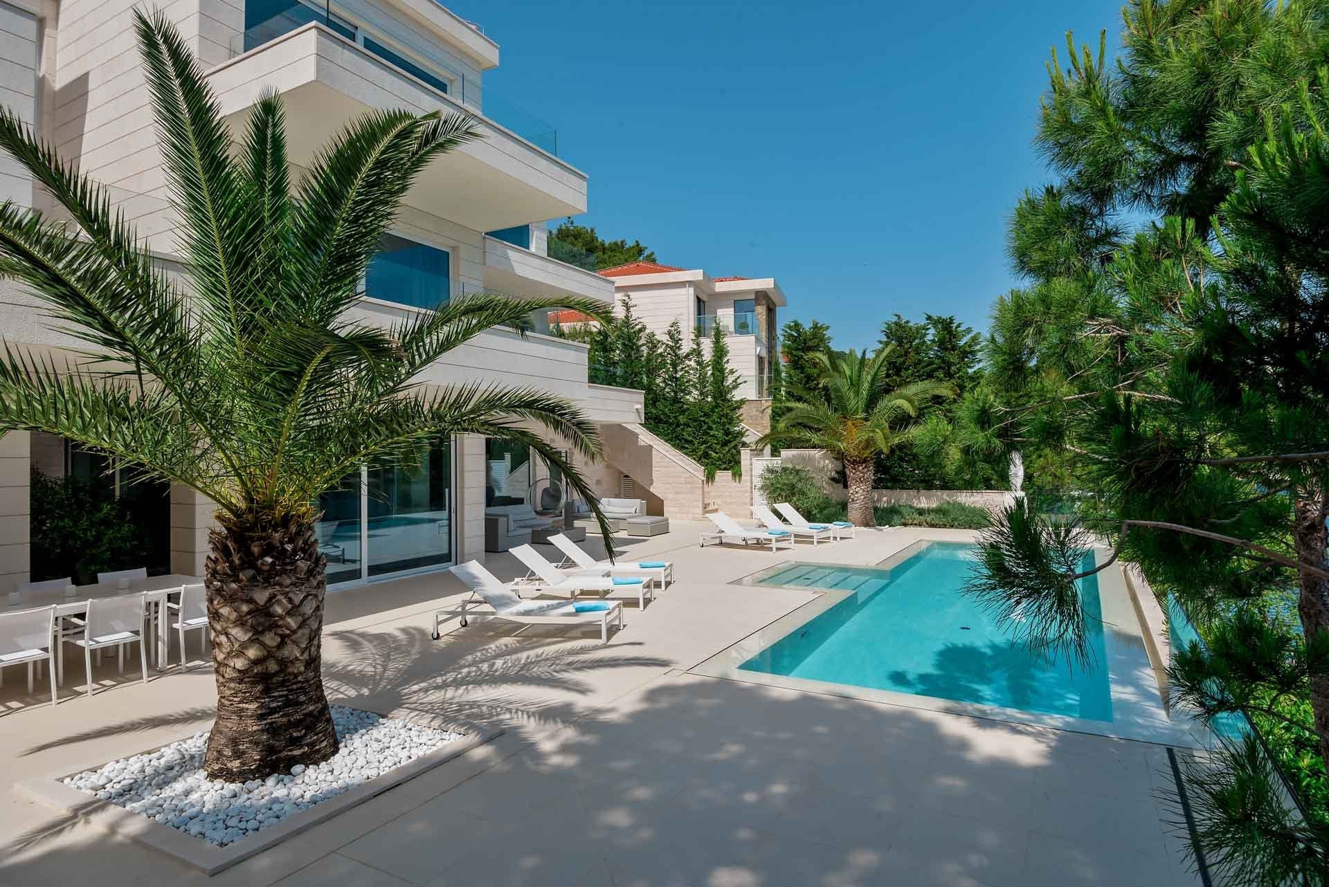 Kuca Oleandro Spinut Split: Luxury 6-Bedroom Apartment with Seaview and Pool, Split