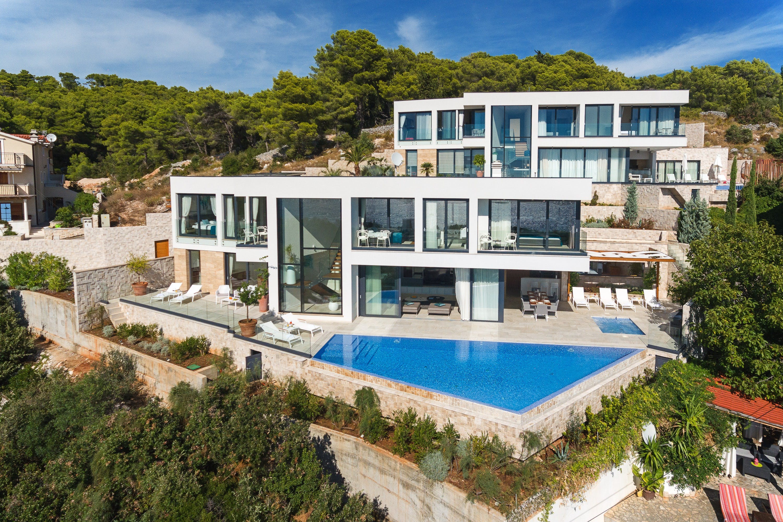 Kuca Lefki Meje Split: Luxury 4-Bedroom Apartment with Seaview and Pool, Split