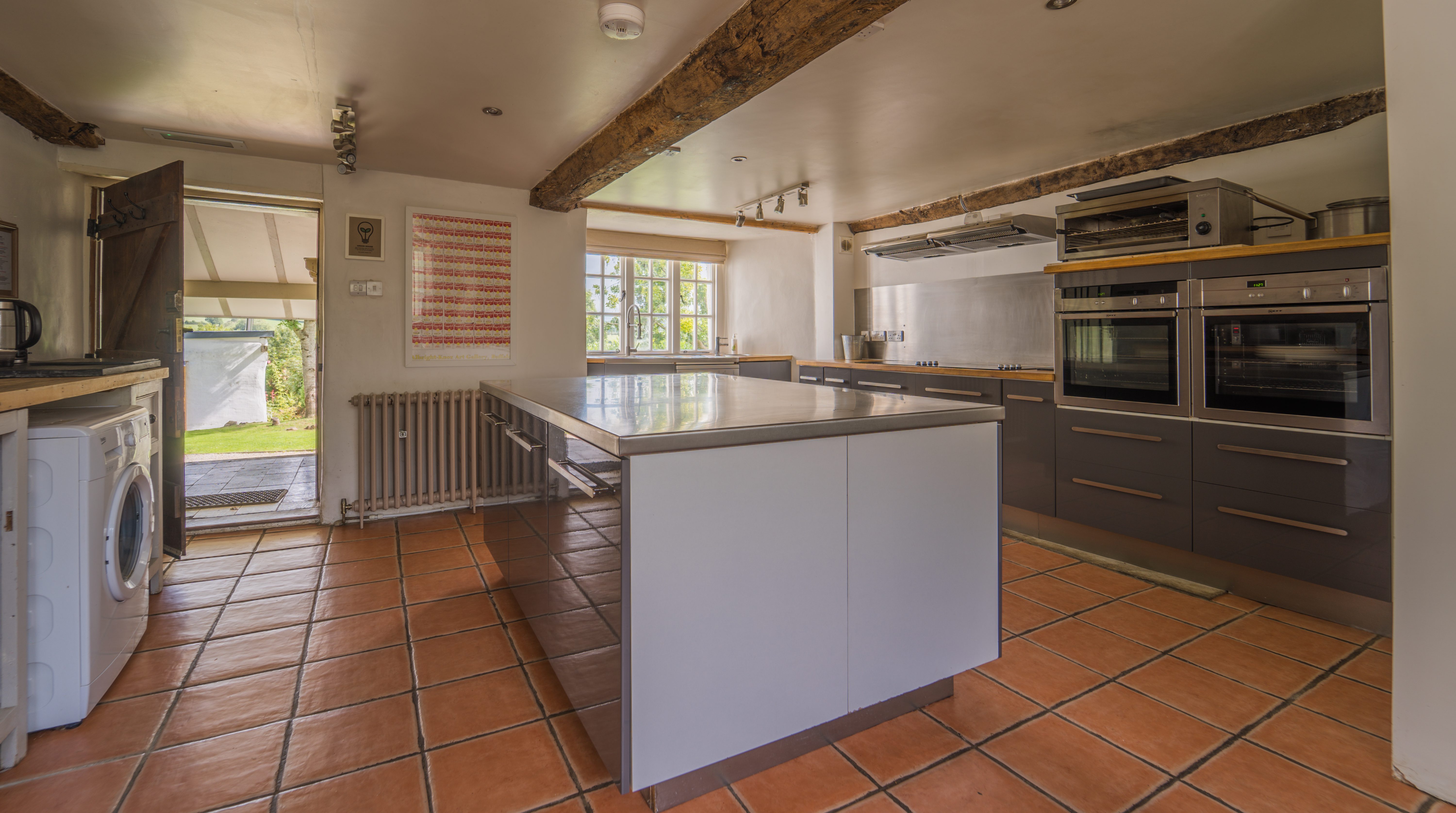 Manor Dartmoor Exeter: Chic 6-Bedroom Cottage with Countryside Views, Devon