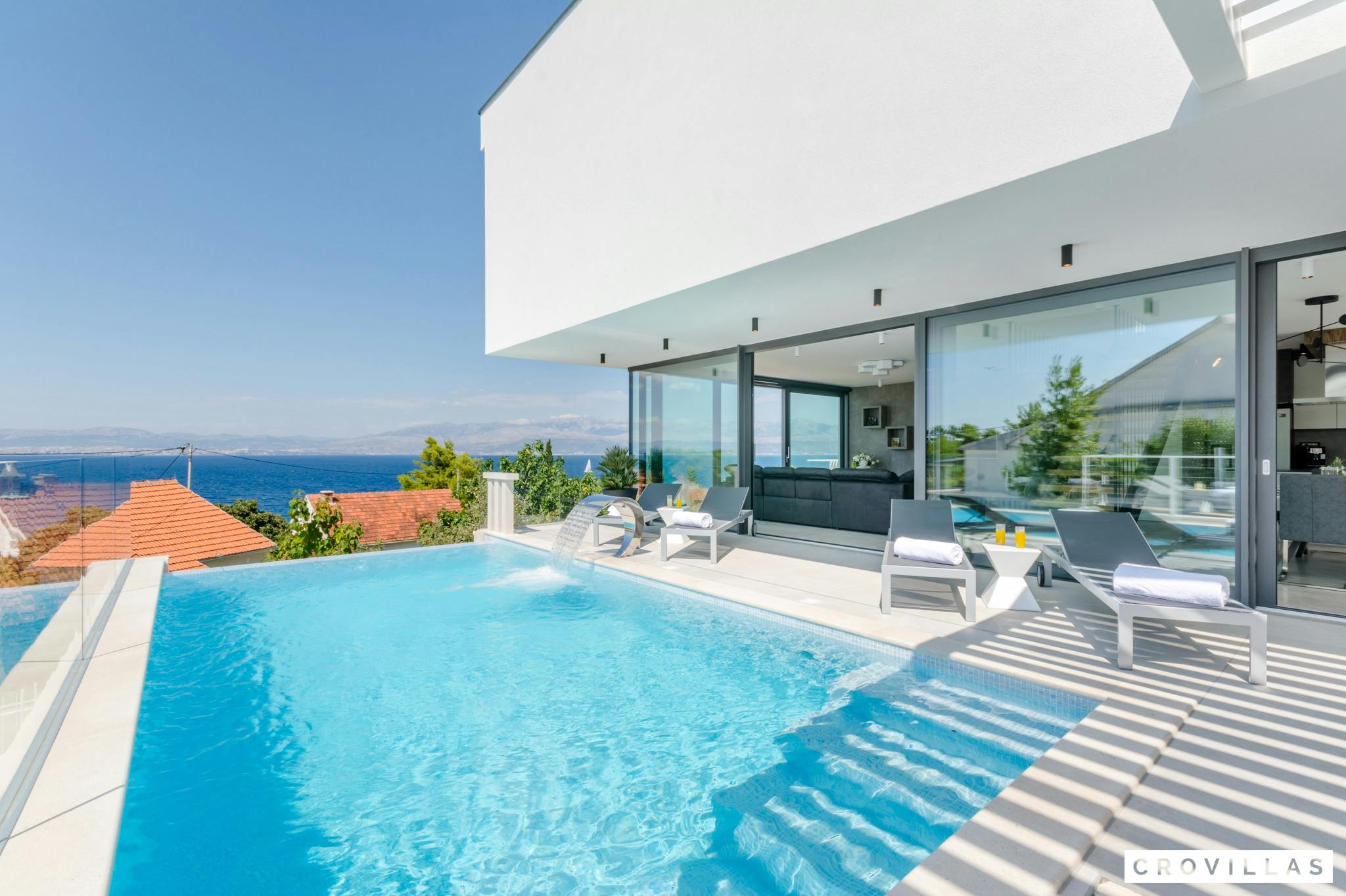 Kuca Garbino Znjan Split Croatia: Luxury 3-Bedroom Villa with Seaview and Pool, Split