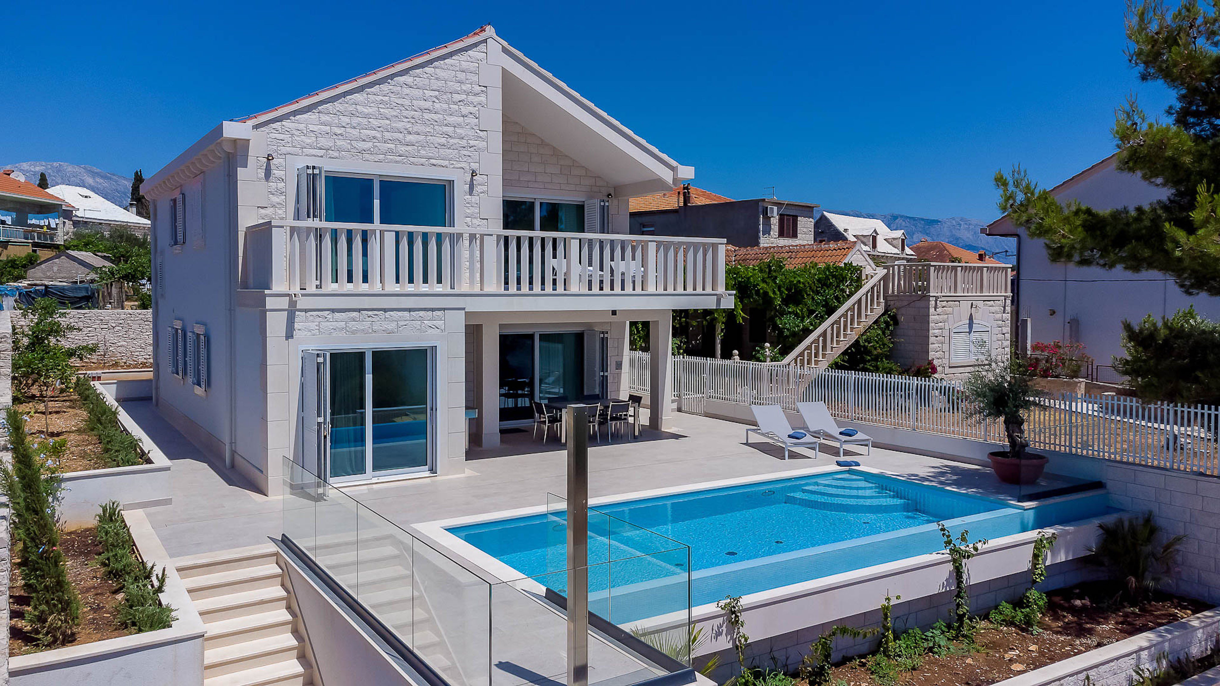 Kuca Safran Bacvice Split: Luxury 3-Bedroom Villa with Seaview and Pool, Split