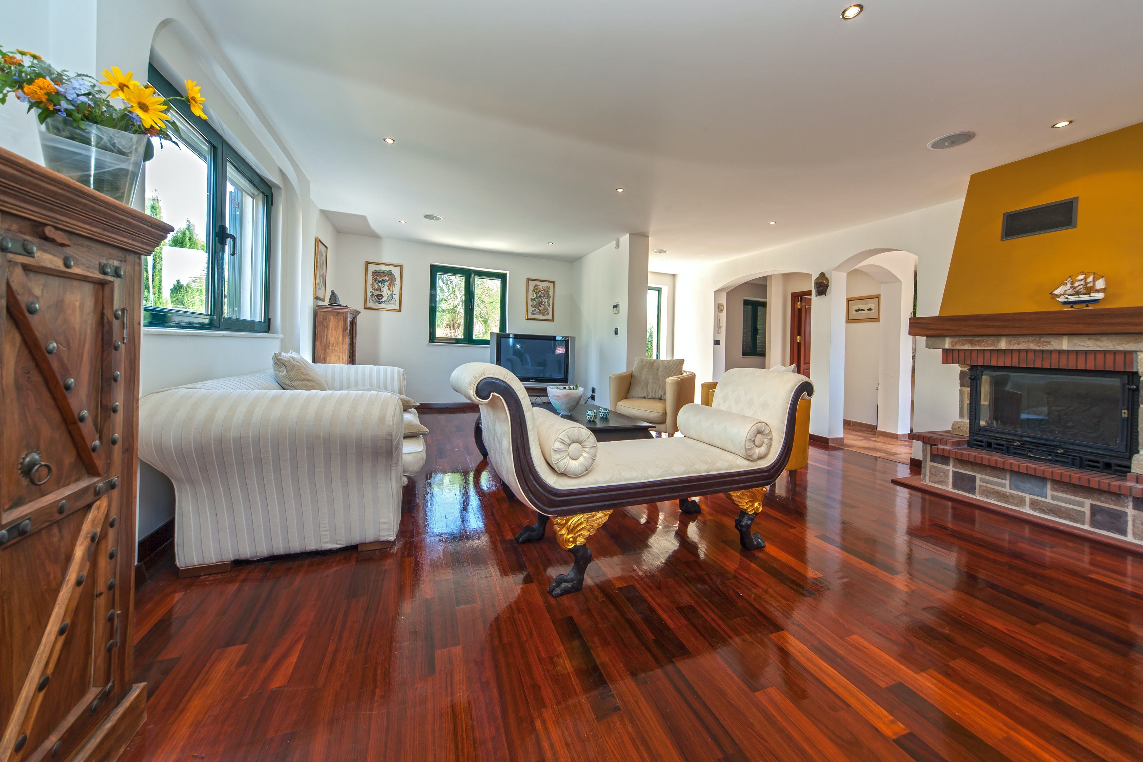 Kuca Libeccio Sustipan Split: Luxury 3-Bedroom Villa with Private Pool and Sea Views, Split