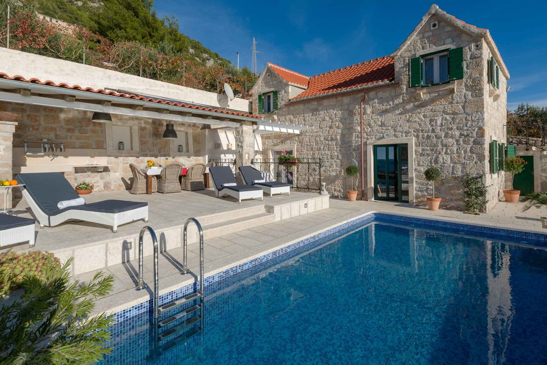 Kuca Zlatna Rt Split: Luxury 3-Bedroom Apartment with Sea View & Pool – Split Croatia