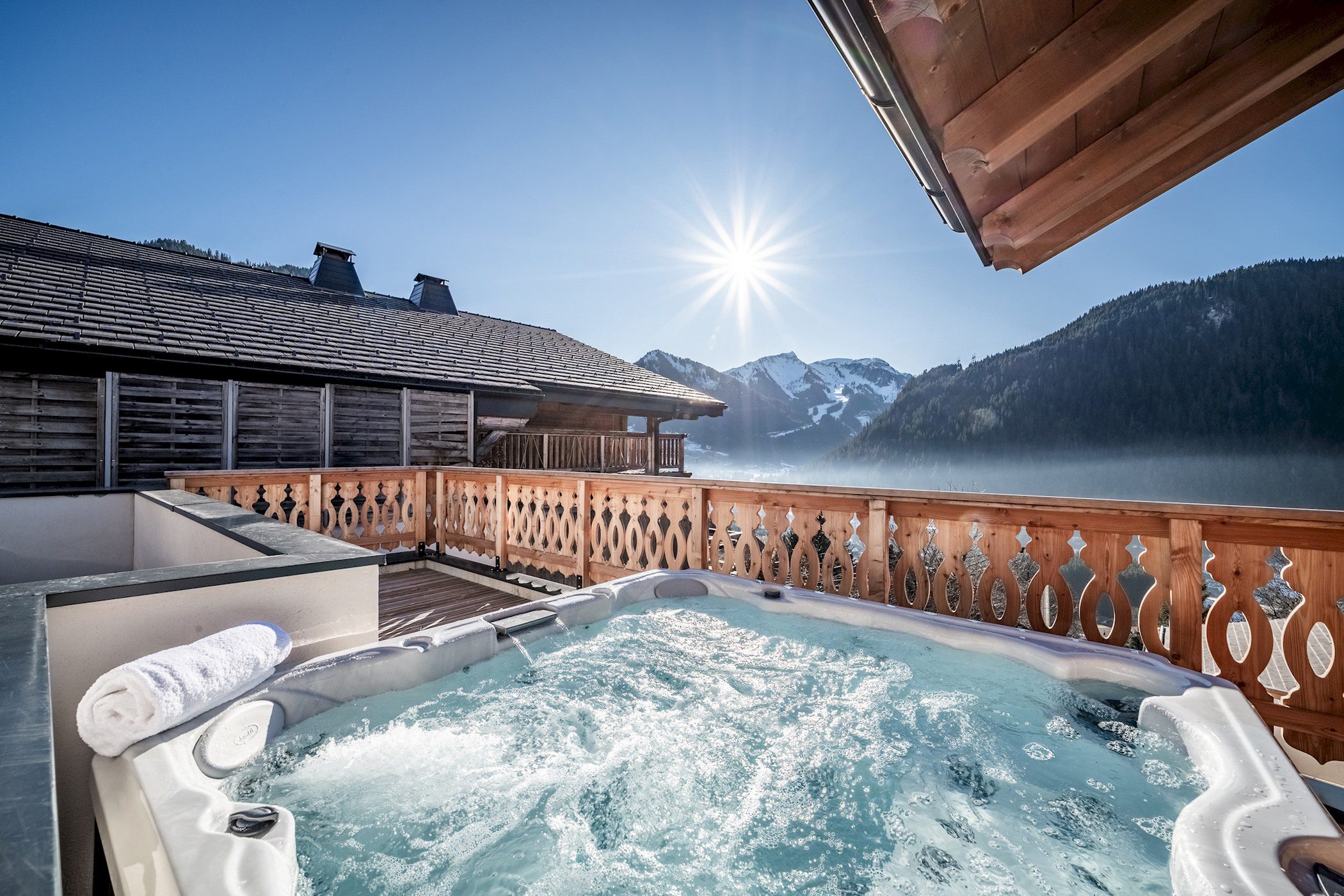 Villa Sechard Ancolie Chatel: Luxury 5-Bedroom Chalet with Hot Tub and Fireplace, Upper Savoy