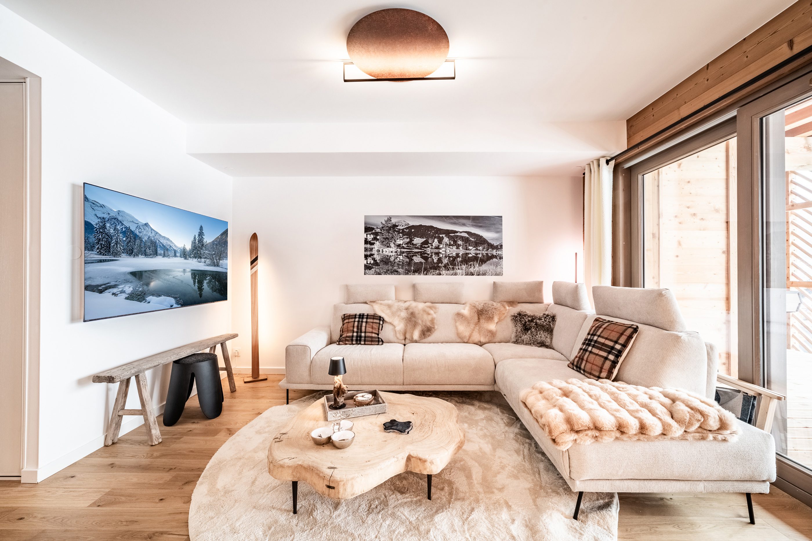 Villa Sechard Vonnes Chatel: Charming 3-Bedroom Ski Chalet Rental with Mountain Views in Upper Savoy